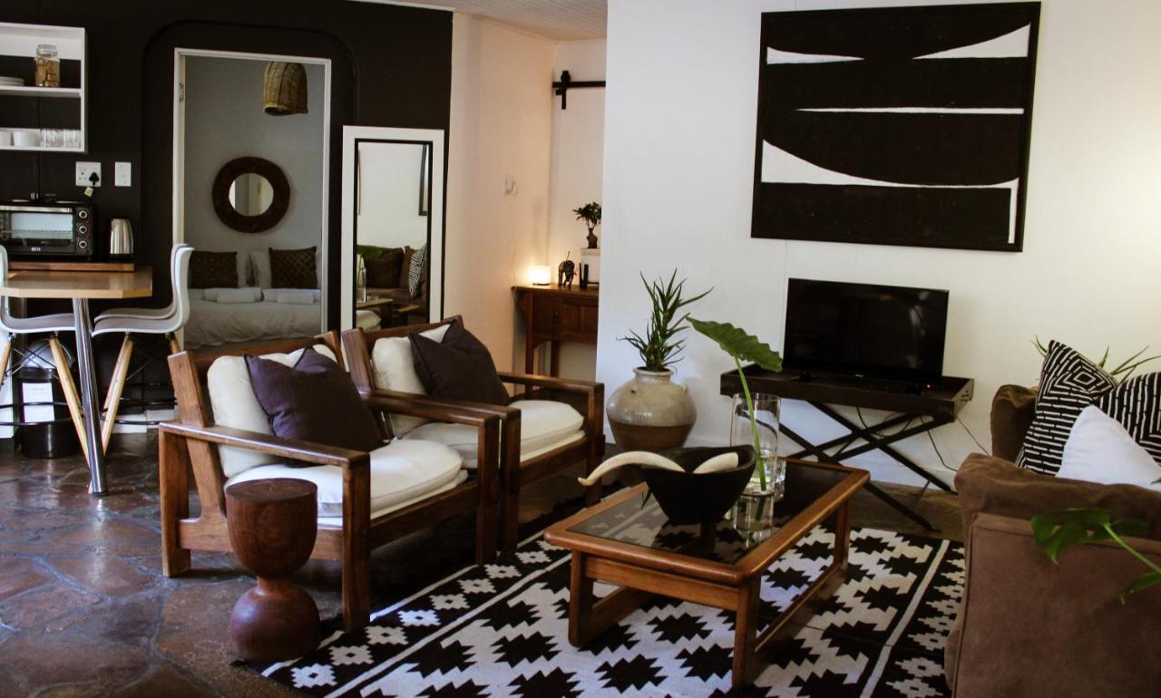 Alluring Self Catering 2 Bedroom Villa At Bokmakierie Villas Windhoek Ngoại thất bức ảnh