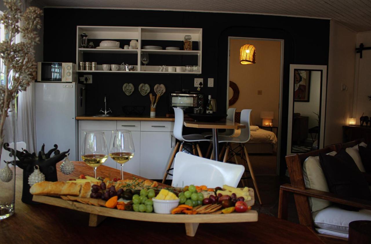 Alluring Self Catering 2 Bedroom Villa At Bokmakierie Villas Windhoek Ngoại thất bức ảnh