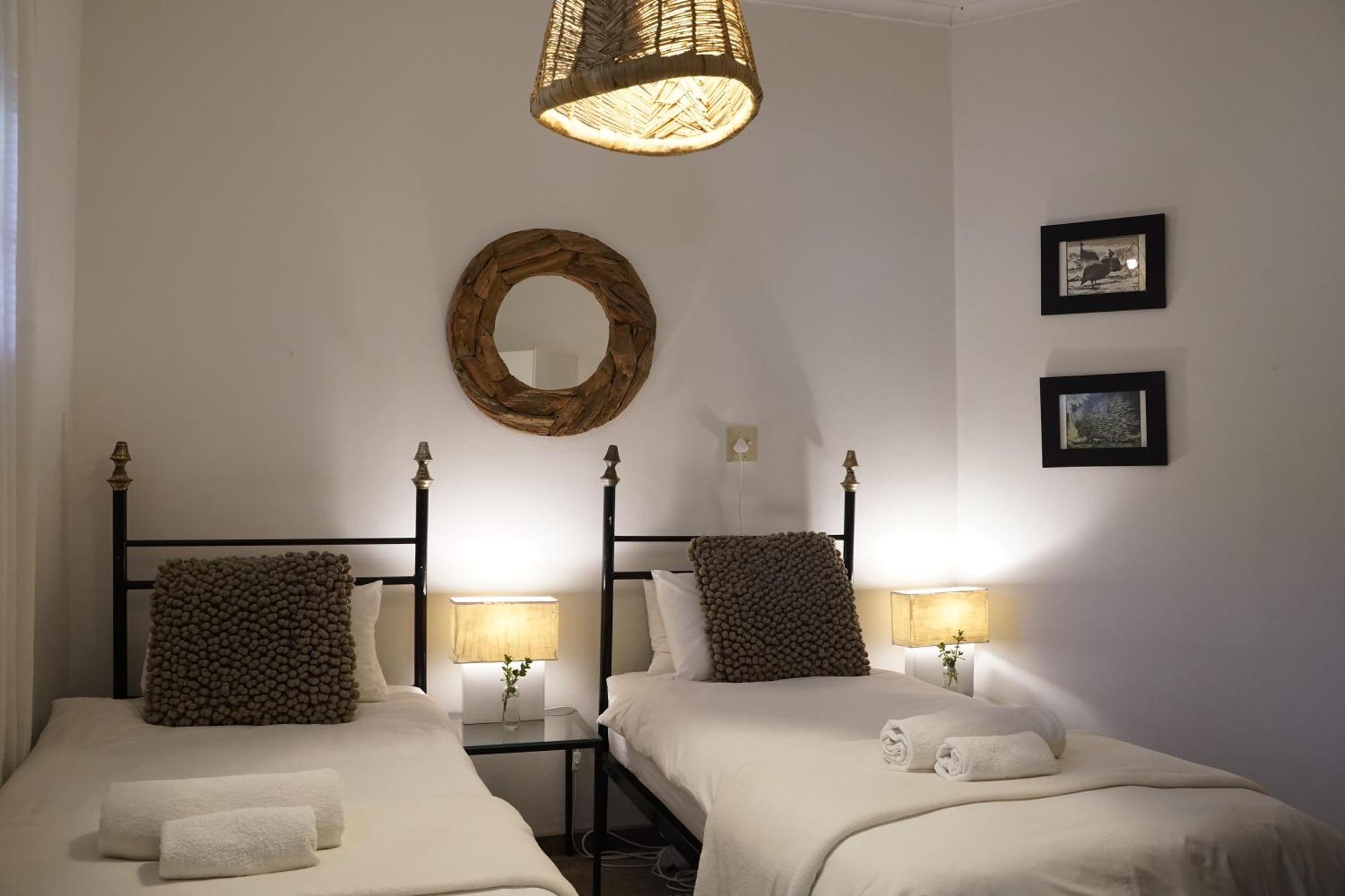 Alluring Self Catering 2 Bedroom Villa At Bokmakierie Villas Windhoek Ngoại thất bức ảnh